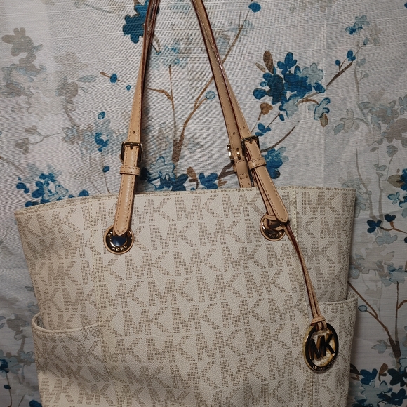 Michael Kors tote - Picture 4 of 16